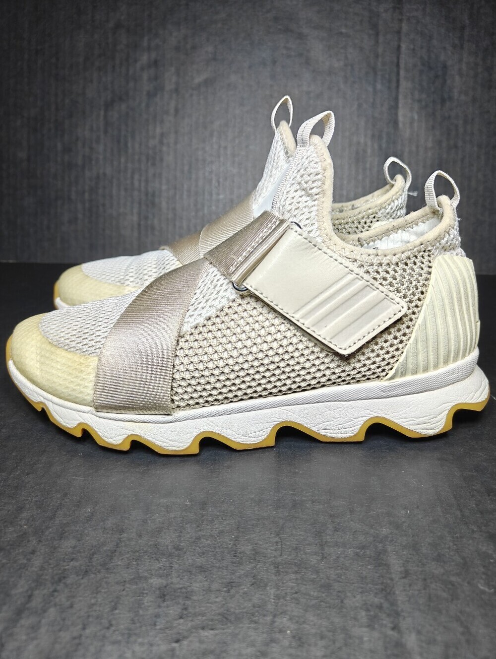 Sorel Kinetic Sneakers Hiking Sneakers  Scalloped Sole Women's Athletic Shoe 8.5